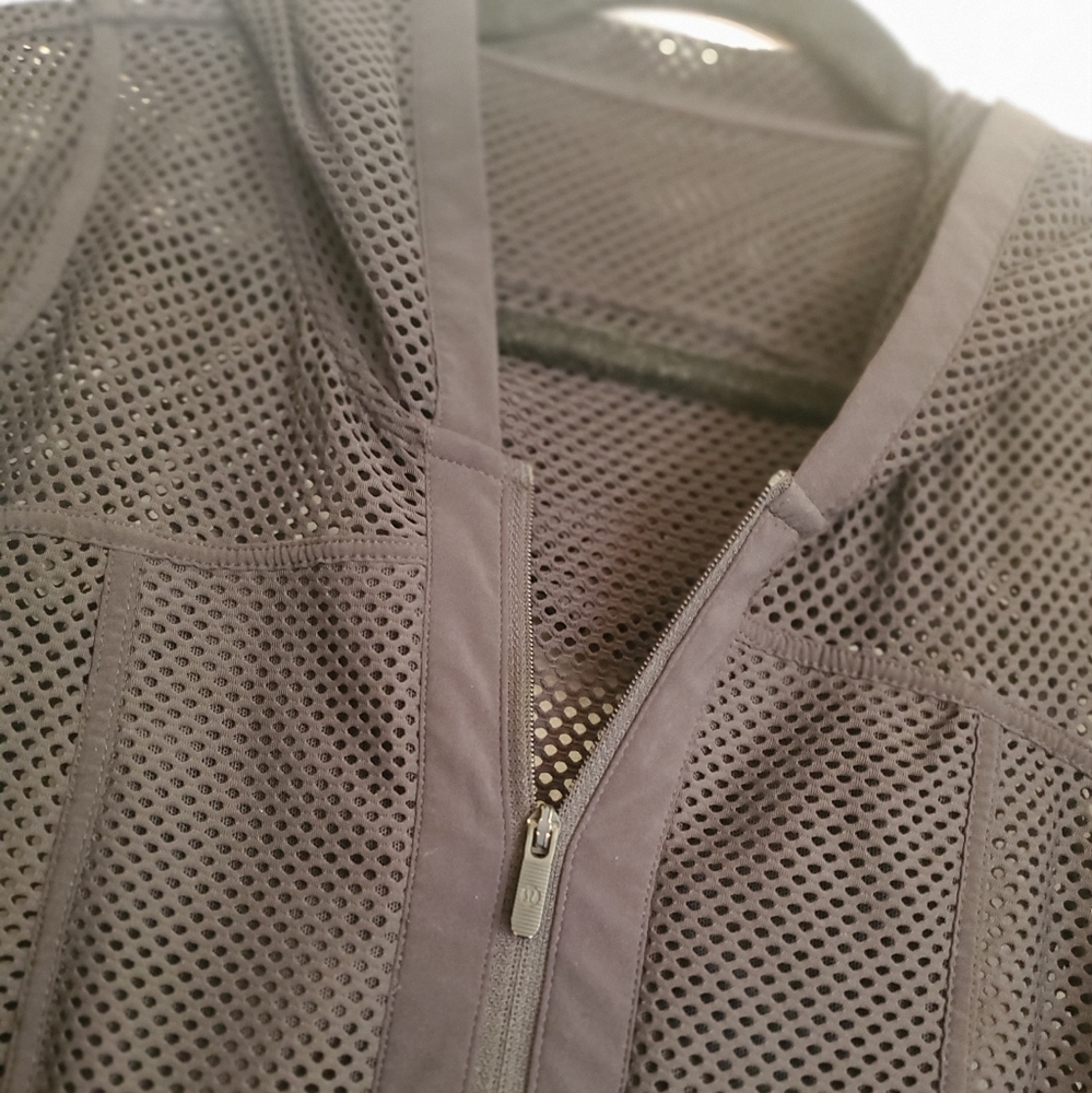 Lululemon - Picture 3 of 4